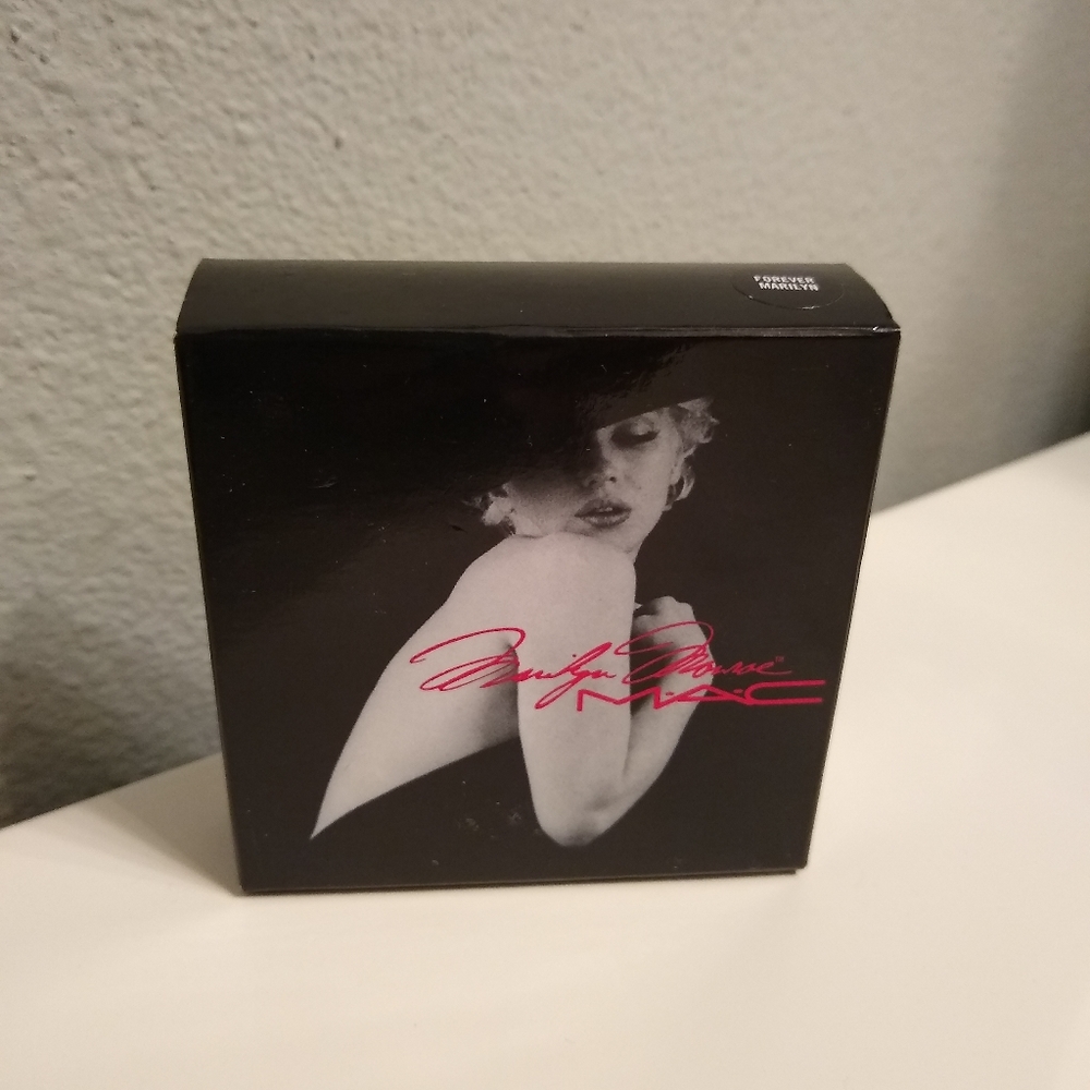 Marilyn Monroe MAC Beauty Powder